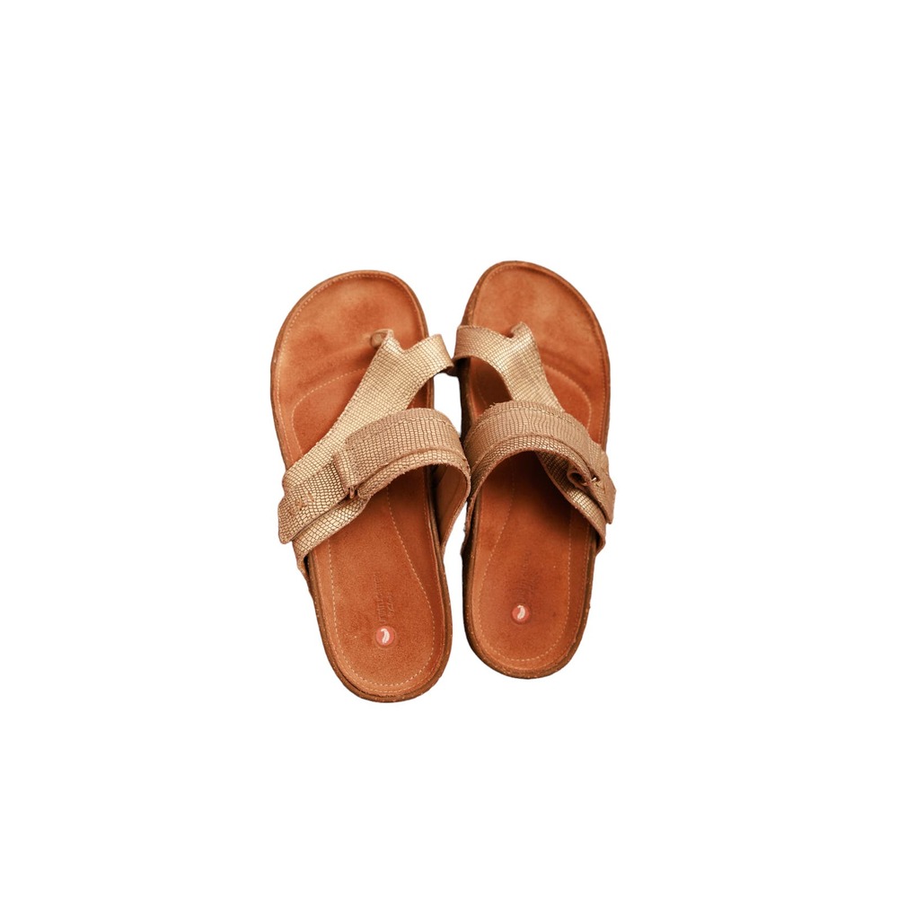 Clarks Women's Rosilla Durham Golden Toe Ring Sandals
Size 6